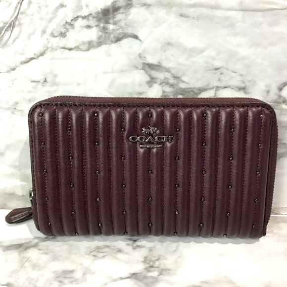 Coach Medium Id Zip Wallet With Linear Quilting